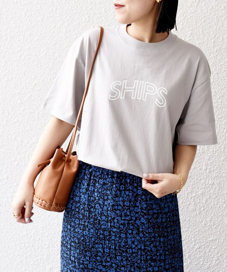 SHIPS for women「《一部追加予約》【WEB限定】 SHIPS ラウンド プリント ロゴ TEE」|Tシャツ・カットソー|