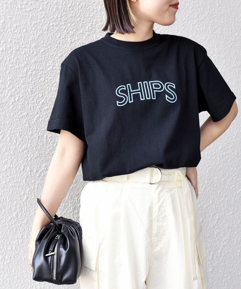 SHIPS for women「《一部追加予約》【WEB限定】 SHIPS ラウンド プリント ロゴ TEE」|Tシャツ・カットソー|