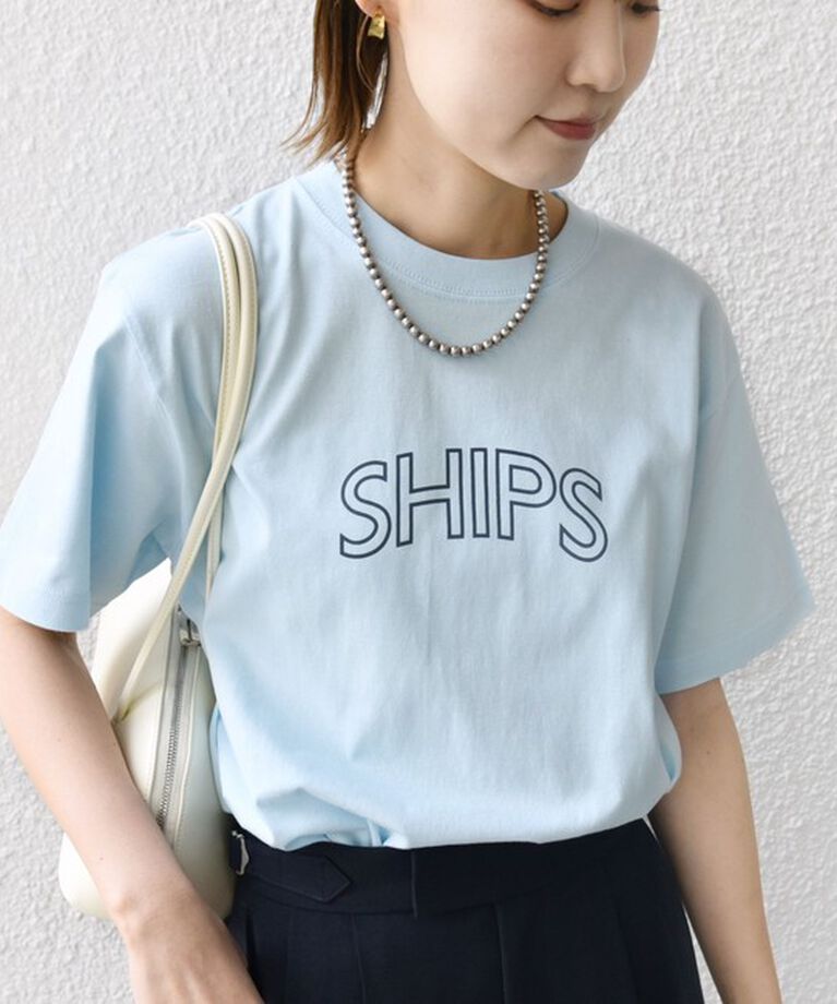SHIPS for women「《一部追加予約》【WEB限定】 SHIPS ラウンド プリント ロゴ TEE」|Tシャツ・カットソー|