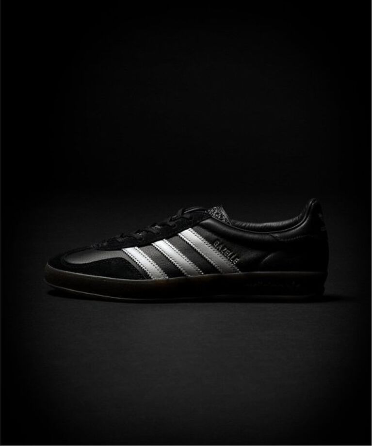 EDIFICE「《再入荷》adidas Originals for EDIFICE/IENA 別注 GAZELLE INDOOR Exclusiveモデル」|スニーカー|ブラック