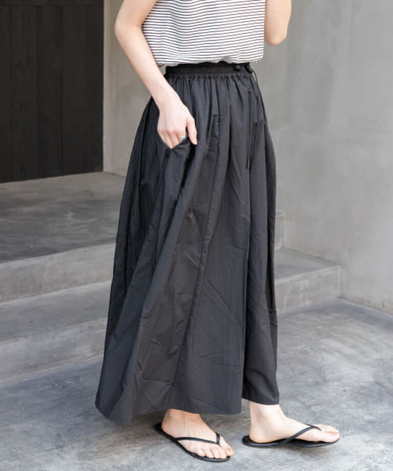 URBAN RESEARCH DOORS「DOORS FORK&SPOON　ナイロンギャザースカート」|スカート|BLACK