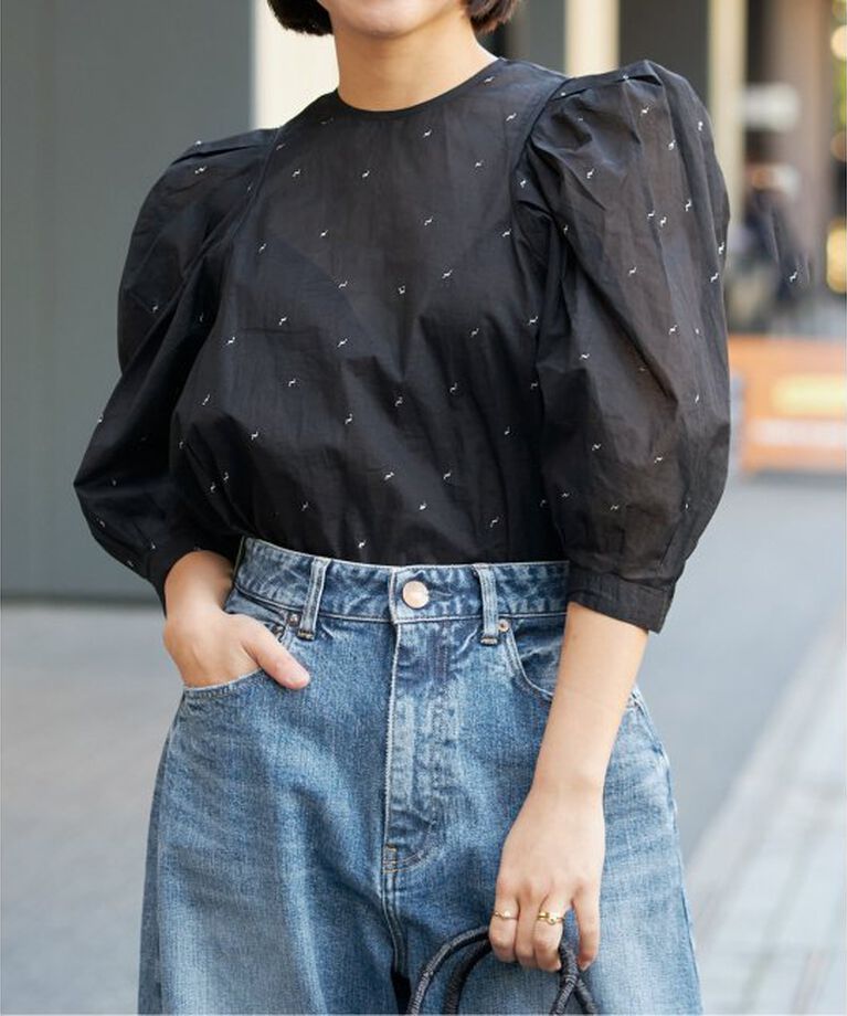 IENA LA BOUCLE「IENA LA BOUCLE コットンオーガンザエンブロイダリーパフィーブラウス」|シャツ・ブラウス|ブラック