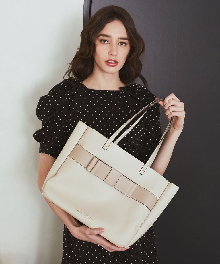 Maison de FLEUR「フロントリボン3ルームトートバッグ」|トートバッグ|ライトベージュ