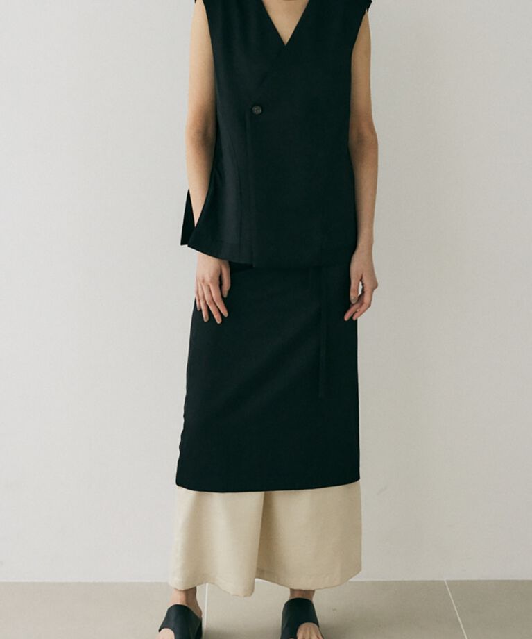 MOUSSY「原料の一部にﾘｻｲｸﾙﾎﾟﾘｴｽﾃﾙを使用した程よい光沢感と落ち感 」|スカート|