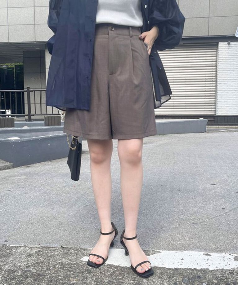 fredy emue「タックハーフパンツ」|チノ|チャコールグレー
