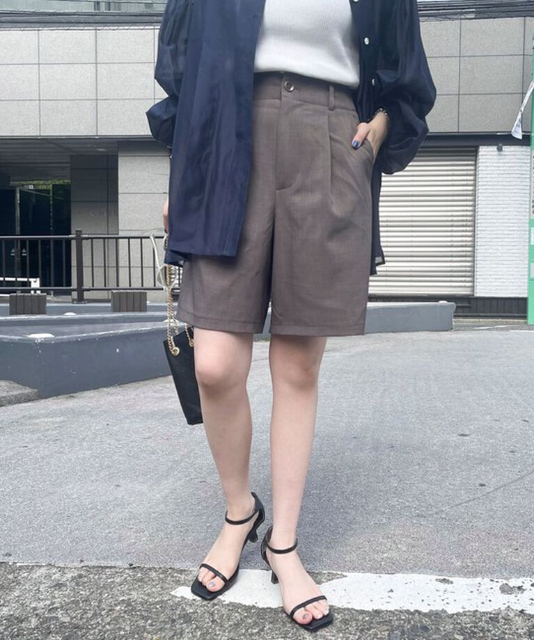 fredy emue「タックハーフパンツ」|チノ|