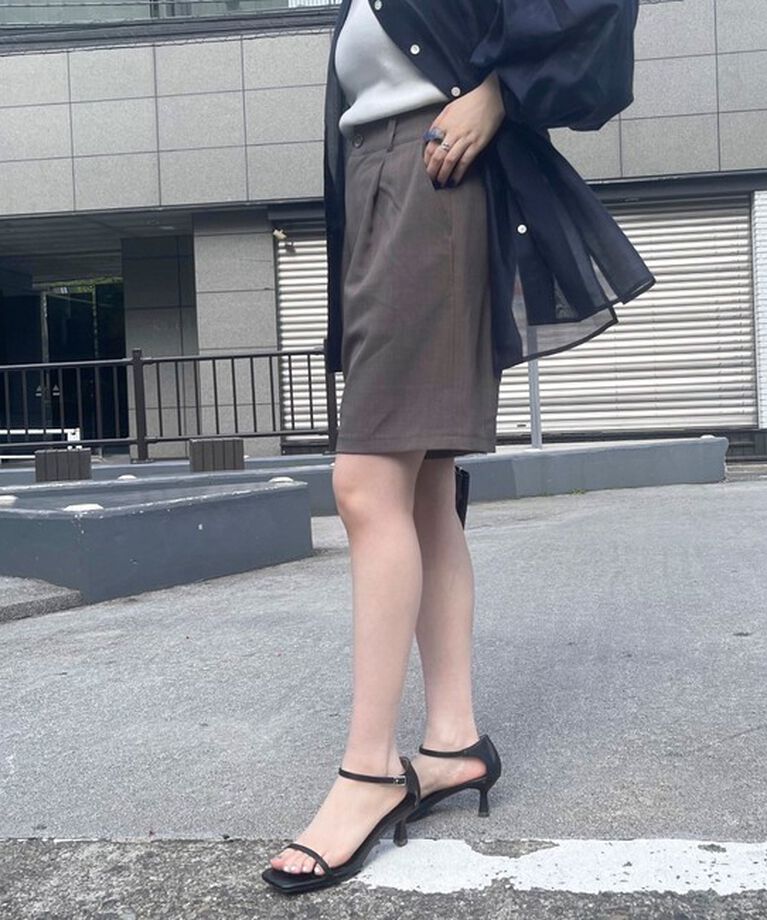 fredy emue「タックハーフパンツ」|チノ|