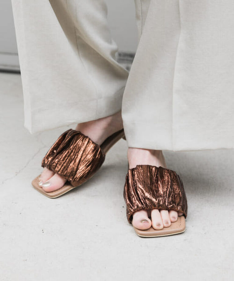 SENSE OF PLACE by URBAN RESEARCH「SENSE OF PLACE スクエアトゥメタリックギャザーサンダル」|サンダル|BROWN