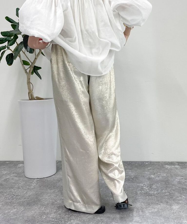fredy emue「シャイニーイージーパンツ」|チノ|