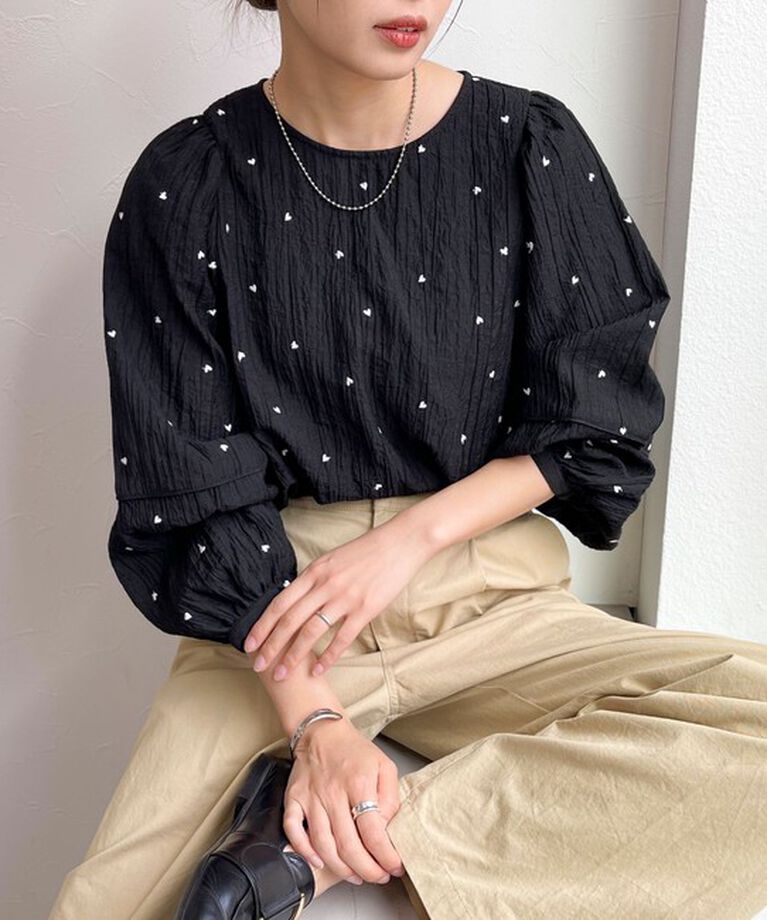 fredy emue「【WEB限定デザインあり】刺繍袖ボリュームブラウス」|シャツ・ブラウス|ブラック