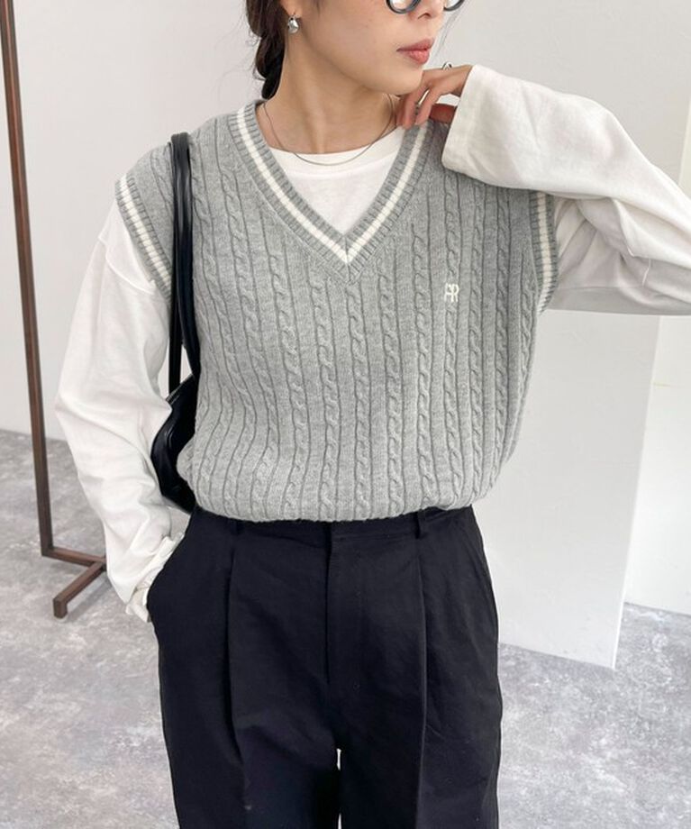 fredy emue「FR刺繍柄編みニットベスト」|ベスト・ジレ|グレー