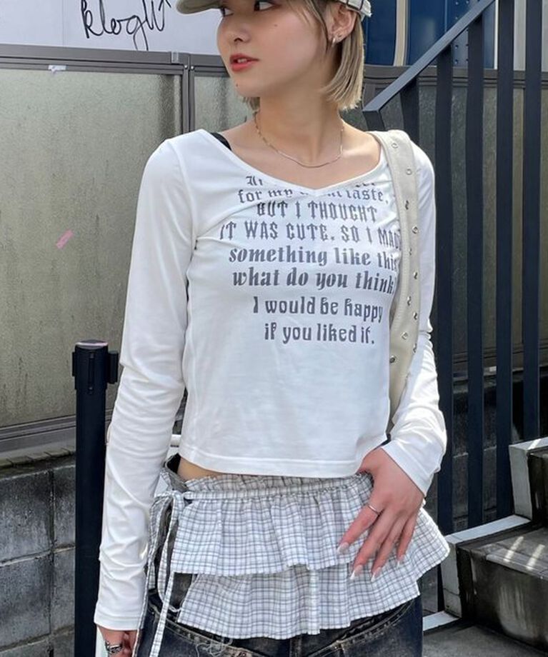  「メッセージVネックトップス」|Tシャツ・カットソー|ホワイト