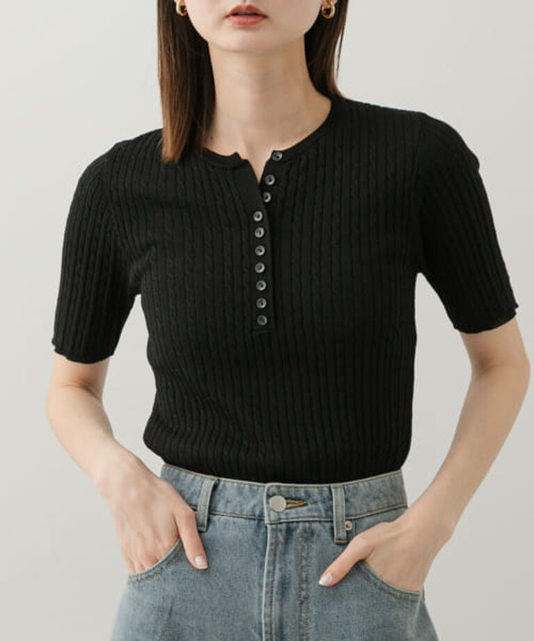 SENSE OF PLACE by URBAN RESEARCH「【予約】SENSE OF PLACE ヘンリーネックミニケーブルセーター(半袖)」|ニット・セーター|BLACK