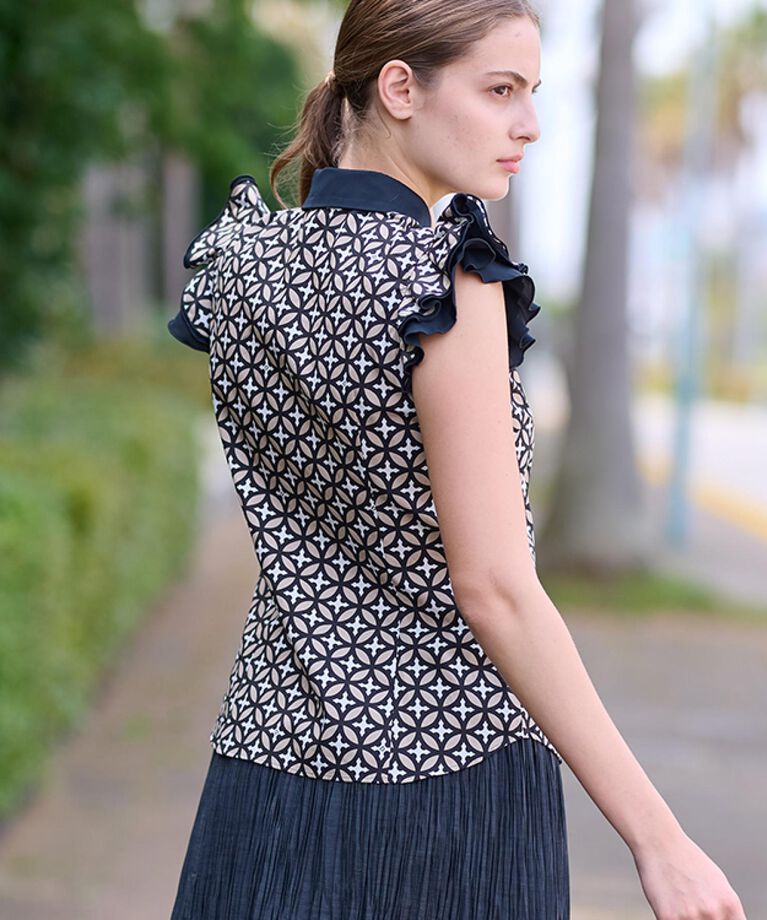 DRESSTERIOR「【大人百花春号掲載 モデル美香さん着用】オーバーラップウィングスリーブブラウス」|シャツ・ブラウス|