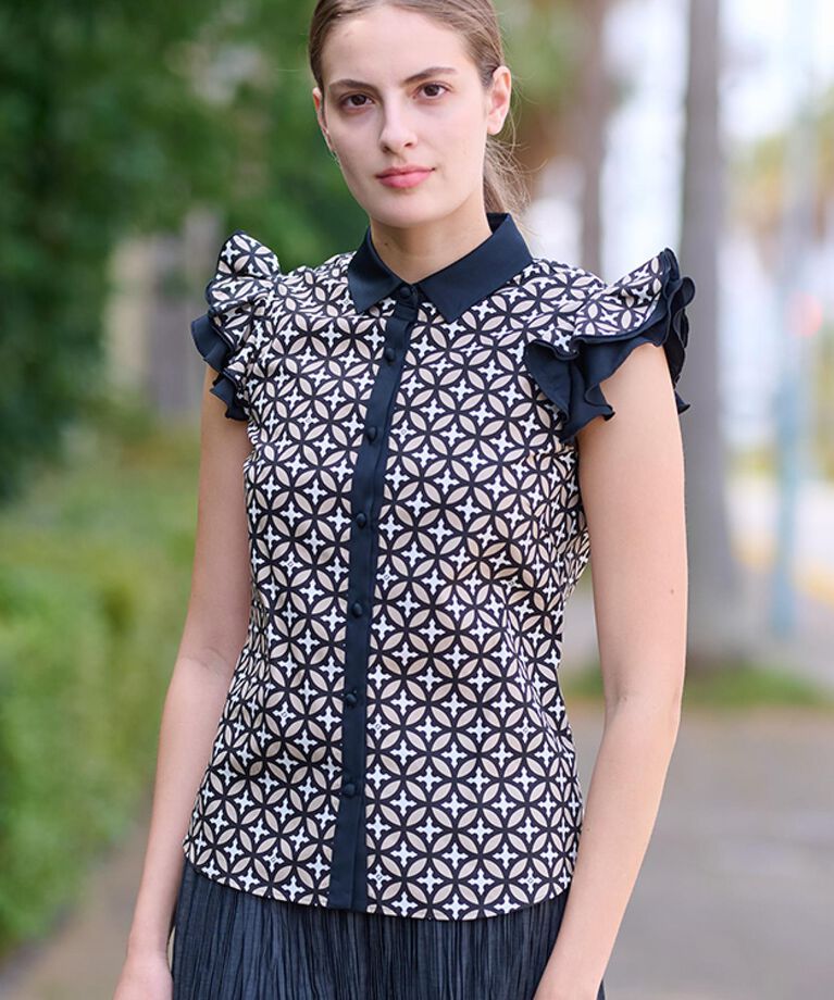 DRESSTERIOR「【大人百花春号掲載 モデル美香さん着用】オーバーラップウィングスリーブブラウス」|シャツ・ブラウス|