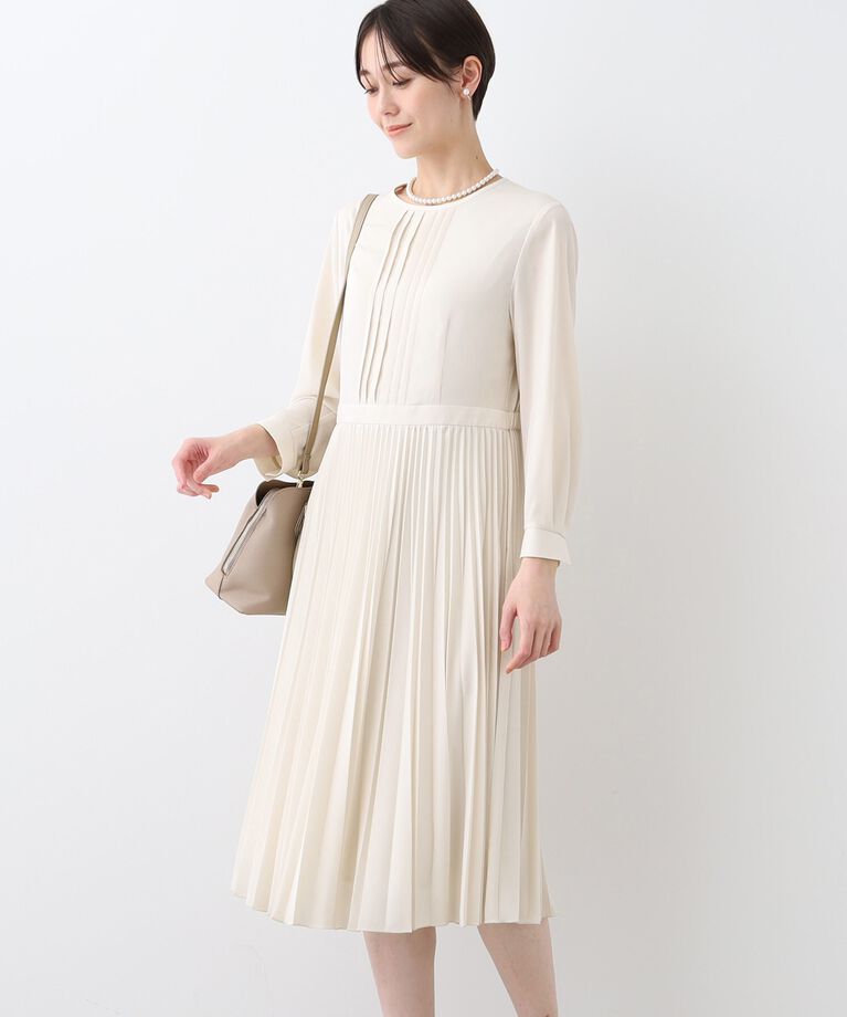 INDIVI「春SALE！【洗える】スタイルUPプリーツワンピース」|ワンピース|グレージュ(050)