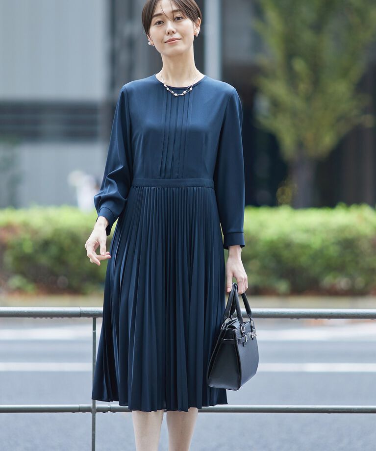 INDIVI「春SALE！【洗える】スタイルUPプリーツワンピース」|ワンピース|ネイビー(094)