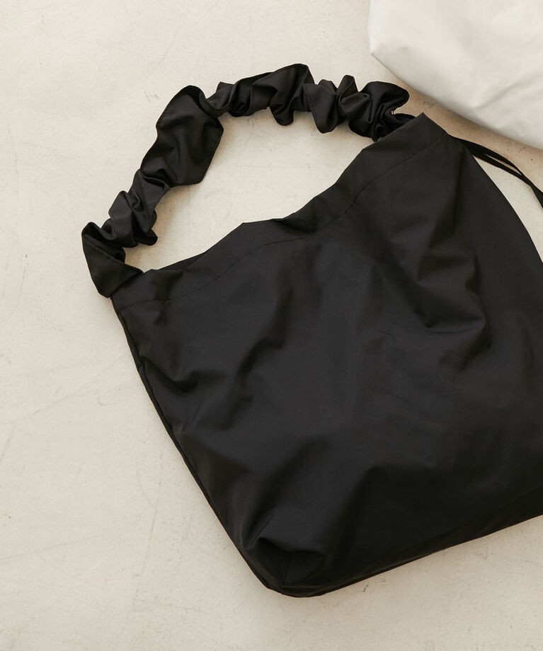 VIS「【雨や水を弾く】クシュクシュハンドルショルダーバッグ【A4対応】」|ショルダー・メッセンジャー|ブラック(01)