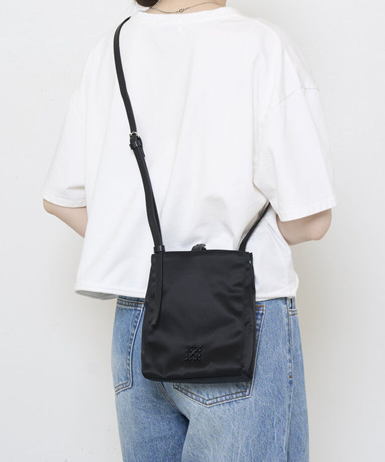  「【長財布がちょうど入る】ナイロンミニショルダーバッグ」|その他|ブラック