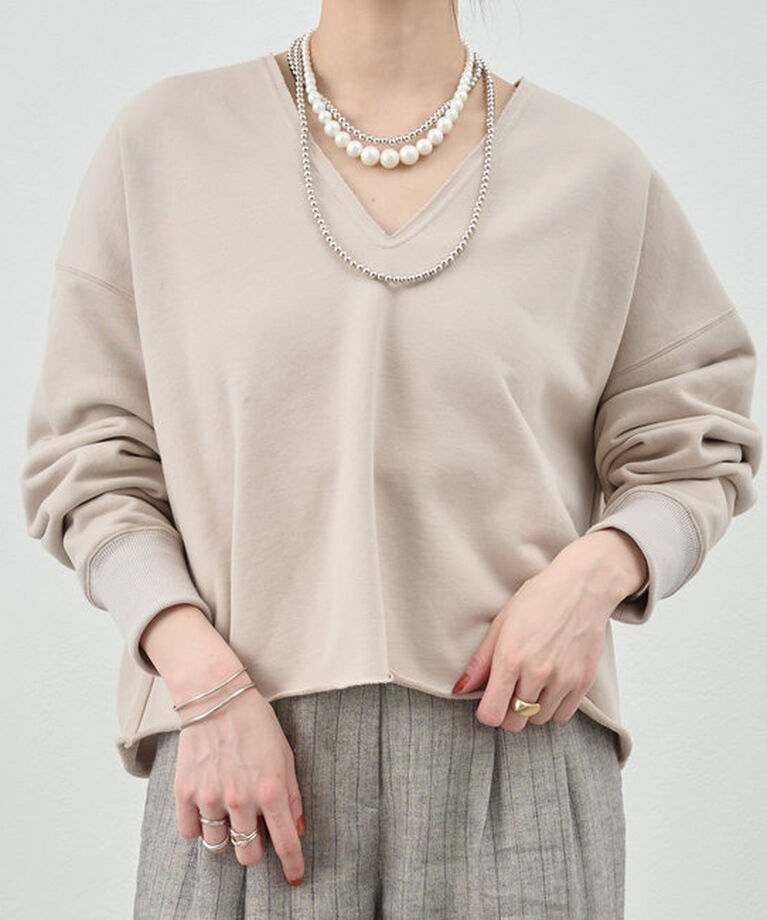  「《カットオフでラフな印象に》カットオフVネックスウェット」|Tシャツ・カットソー|グレージュ