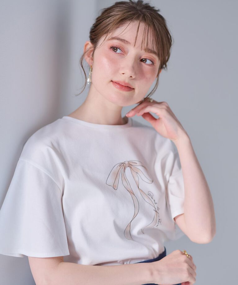 Couture broach「【マシンウォッシャブル・接触冷感・UV機能】60リボンロゴプリント フレアーT」|Tシャツ・カットソー|