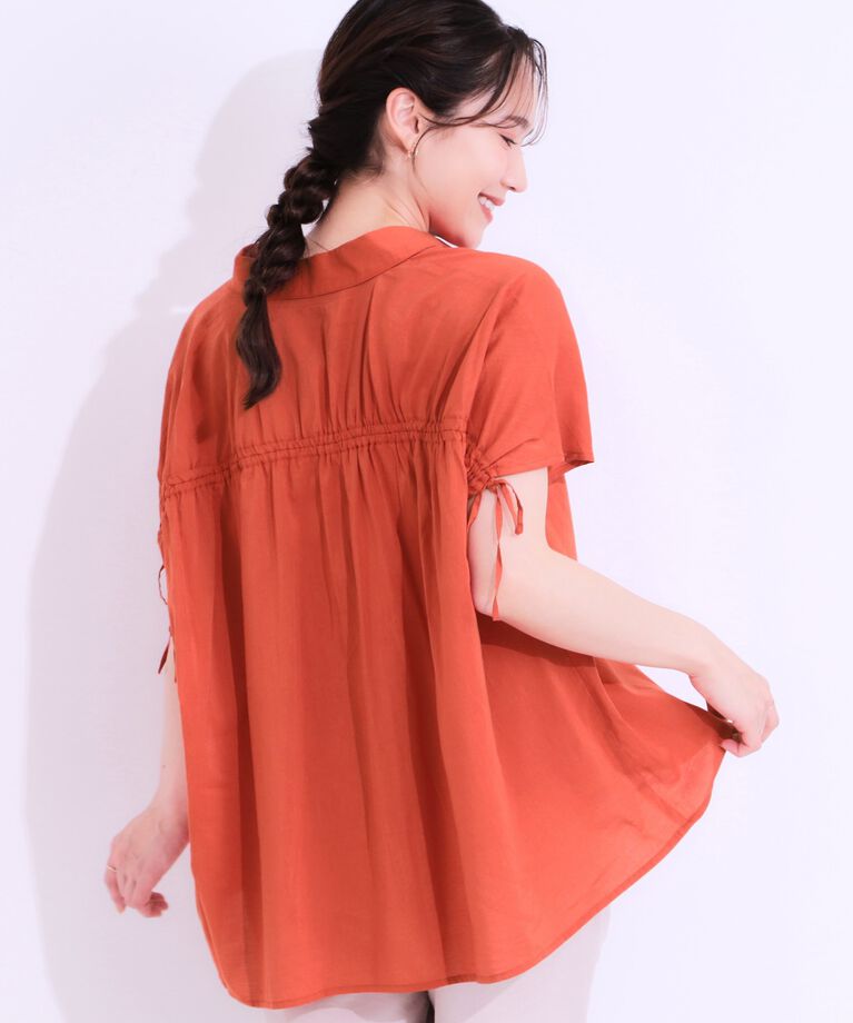 SHOO･LA･RUE「【S-LL/接触冷感】後ろ姿も抜かりなく インせず着られる バックギャザーシャツ」|シャツ・ブラウス|オレンジ(068)