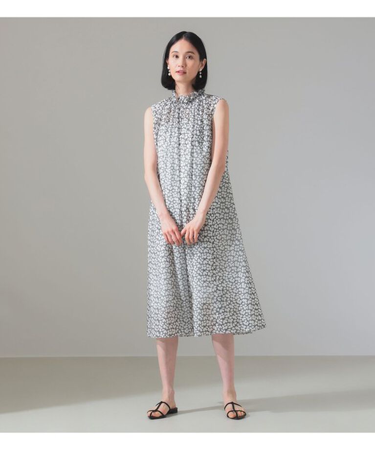 Demi-Luxe BEAMS 「フラワープリント フリルネック ノースリーブワンピース」|ワンピース|