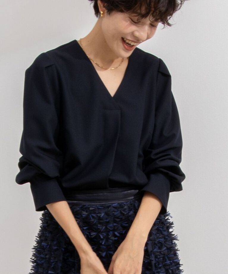 NOLLEY'S「《セットアップ対応》ウォッシャブルVネック前タックブラウス」|シャツ・ブラウス|ネイビー