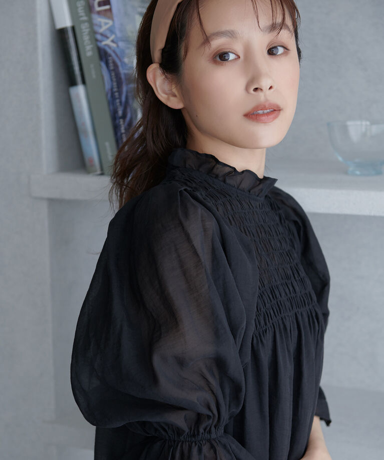 VIS「【高橋愛さんコラボ】上品な透け感で透明感をプラス。シアーブラウス」|シャツ・ブラウス|