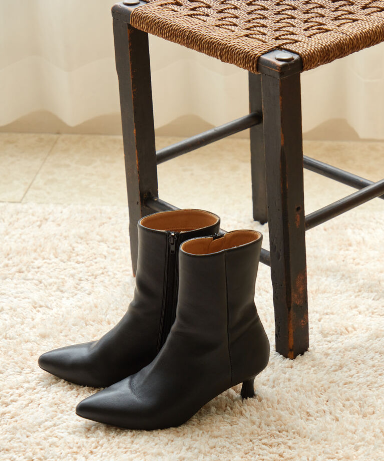 Juze「【生活防水・抗菌防臭】リサイクルレザーポインテッドミドルブーツ【sustainable】」|その他|ブラック(01)