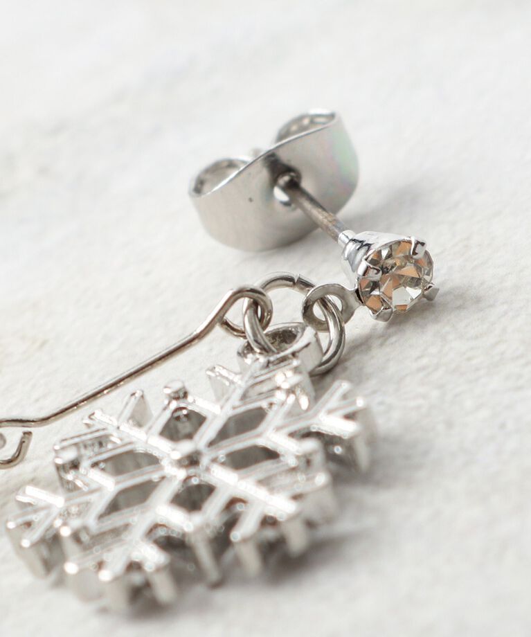 grove「雪の結晶モチーフフロッキーピアス」|ピアス|
