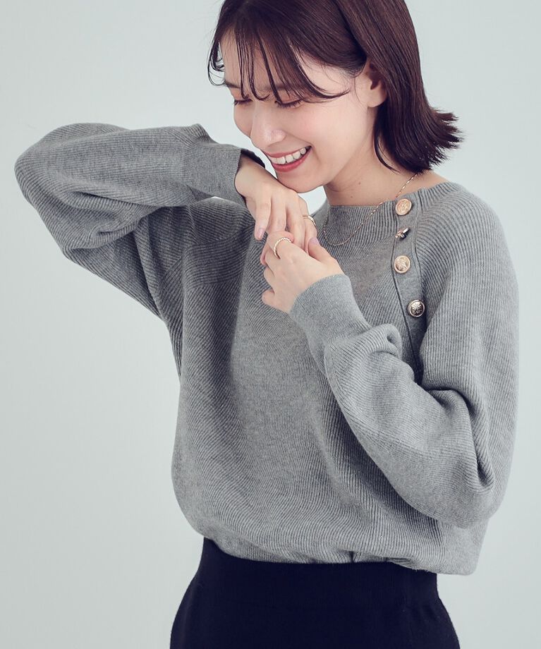 SHOO･LA･RUE「【S-LL/洗える】きらっとラメが華やか 肩金ボタンニット」|ニット・セーター|グレー(012)