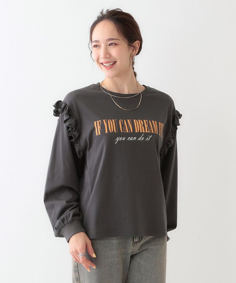 SHOO･LA･RUE「【S-LL/洗える】ショルダーフリルが目を惹く ロゴプリントロンT」|Tシャツ・カットソー|