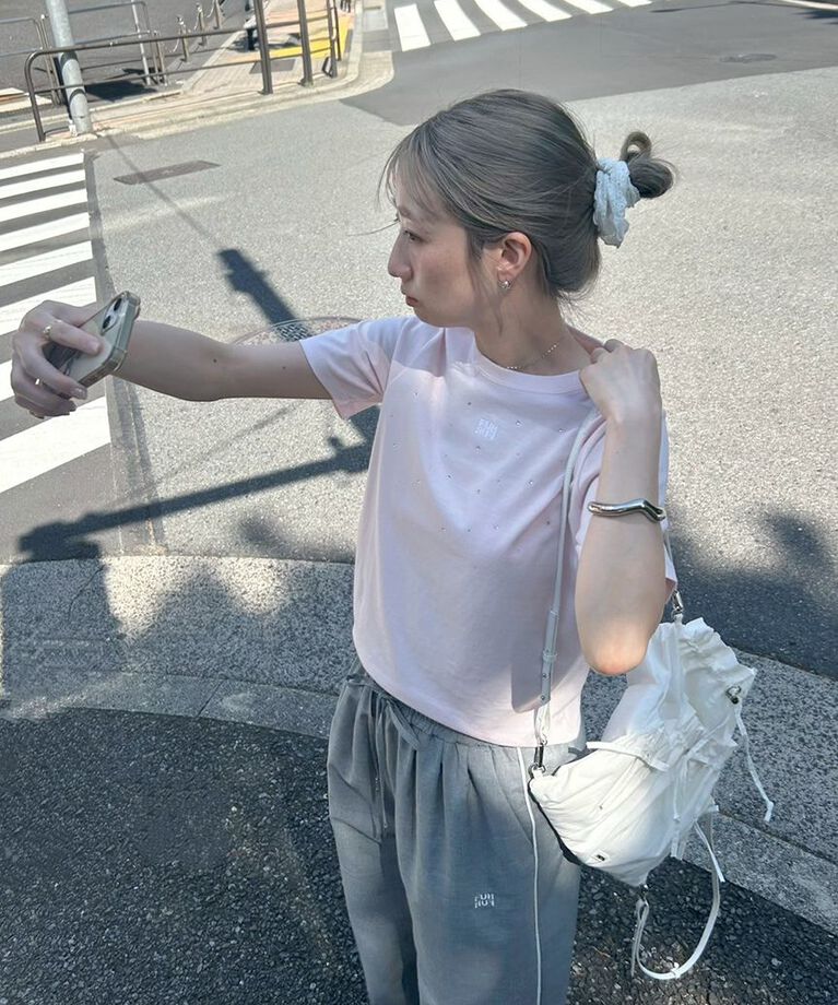 FURFUR「【WEB限定】ビジュー付きロゴ刺繍Tシャツ」|Tシャツ・カットソー|