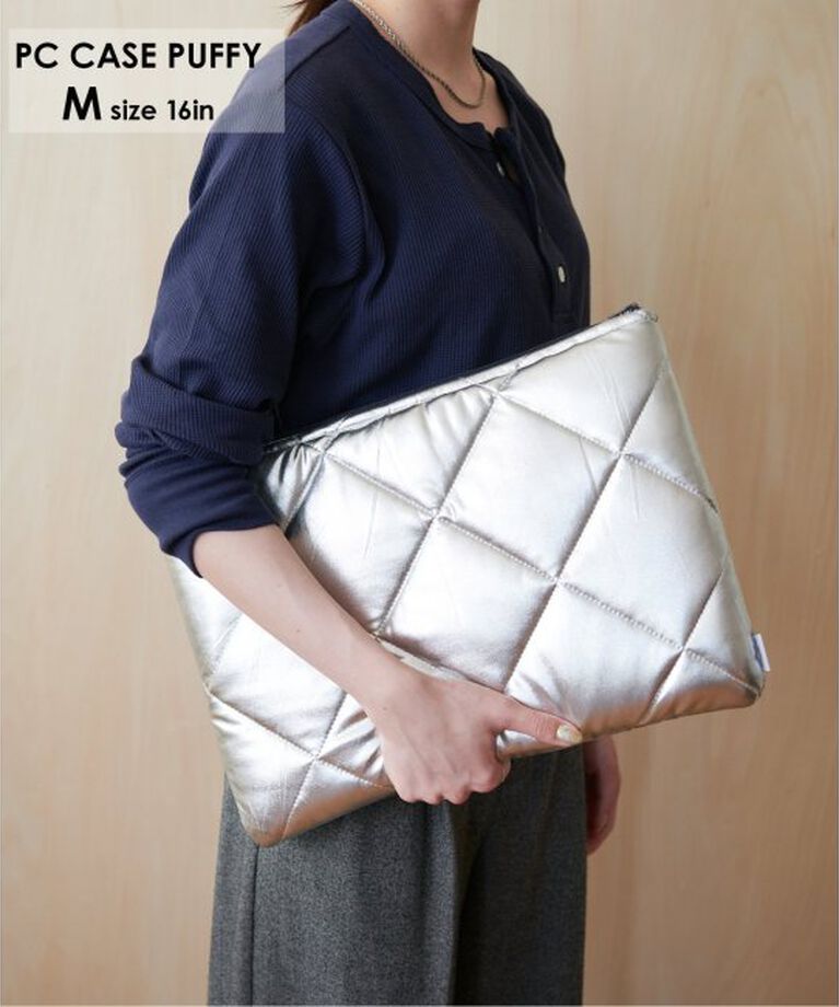 journal standard Furniture「24F1 PC CASE PUFFY M　PCケース 16インチ」|ステーショナリー|シルバー