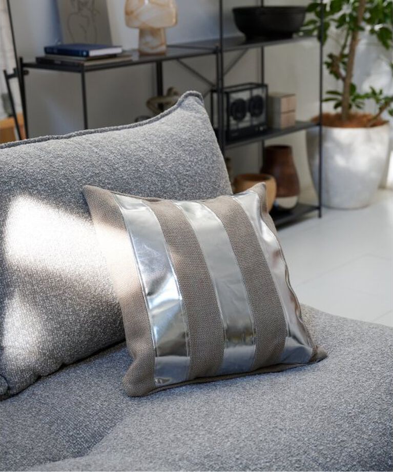 journal standard Furniture「METALLIC STRIPE CUSHION　クッションカバー 45cm」|クッション・クッションカバー|ベージュ