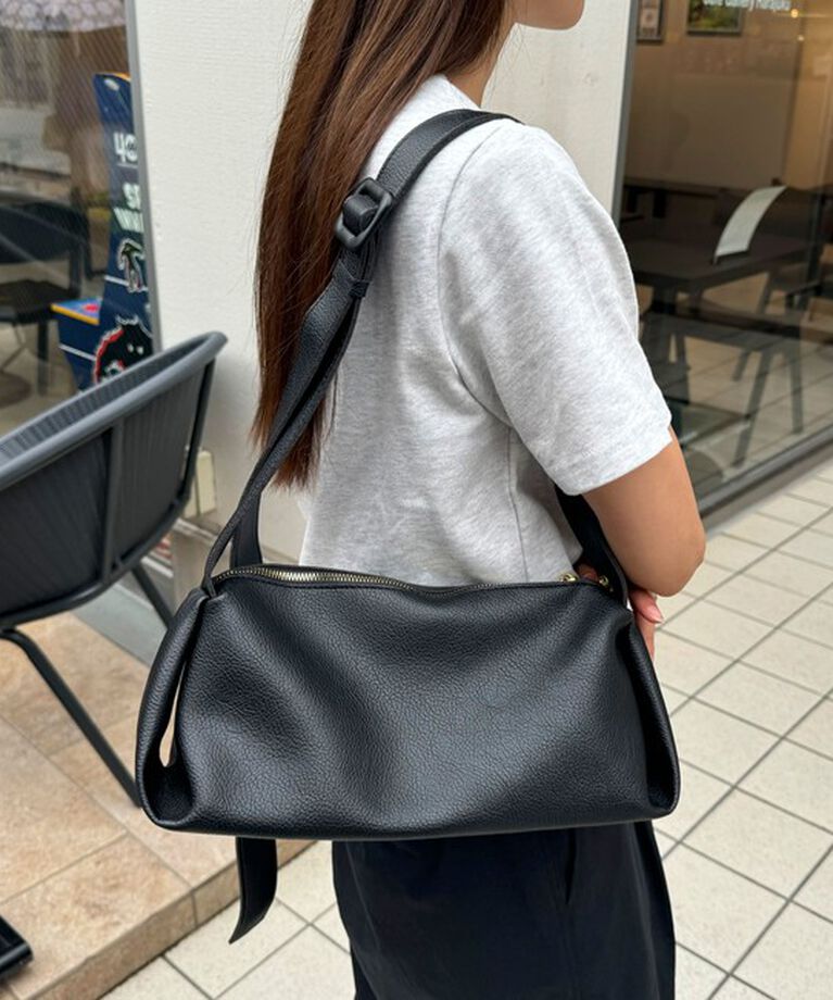 fredy emue「【WEB限定カラーあり】台形ワンショルバッグ」|ショルダー・メッセンジャー|