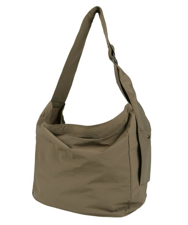 GLOSTER「【UNIVERSAL OVERALL】ウィンクルナイロン ニュースペーパーバッグ ショルダー 30L」|ショルダー・メッセンジャー|