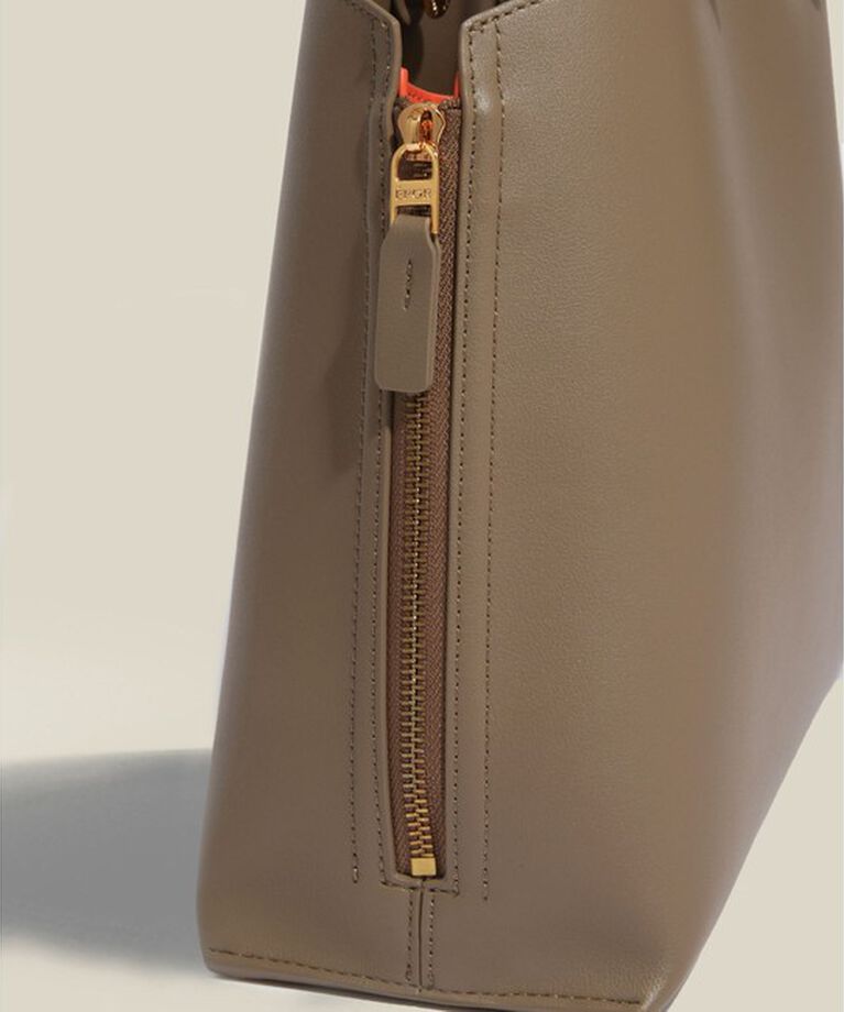 E'POR「【E'POR】Y BAG Medium【25SS】」|ハンドバッグ|