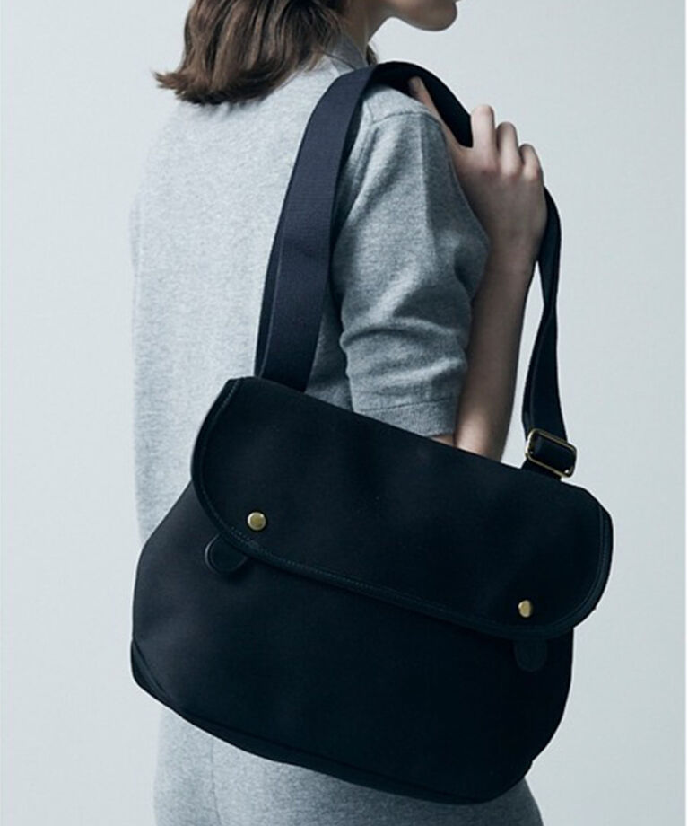 Brady「Brady | AVON」|ショルダー・メッセンジャー|BLACK