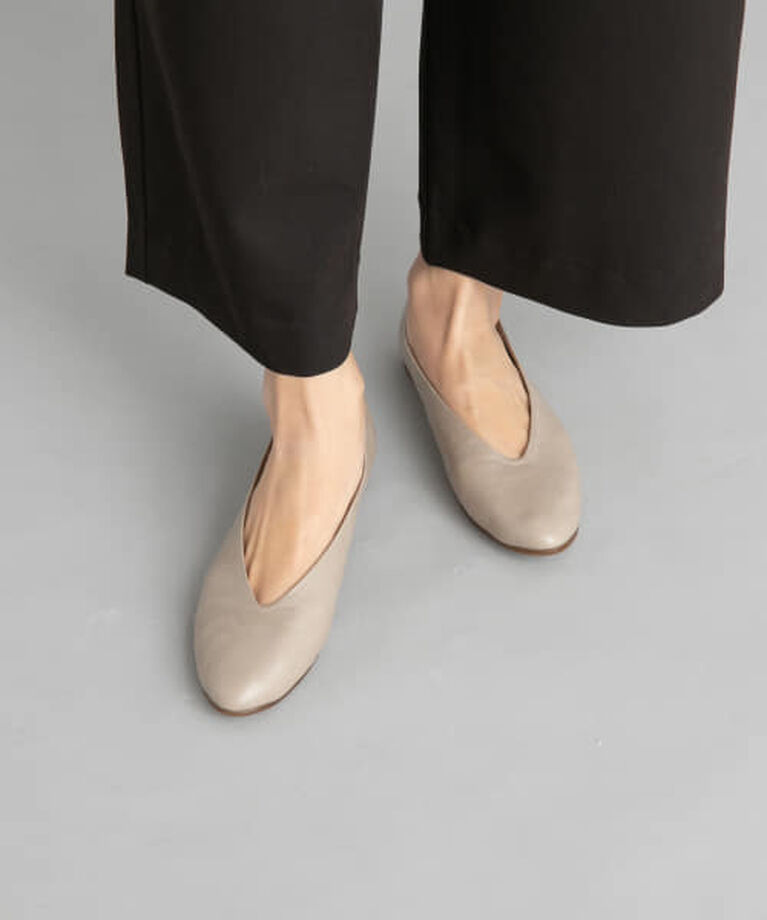 URBAN RESEARCH DOORS「DOORS Vカットパンプス」|パンプス|