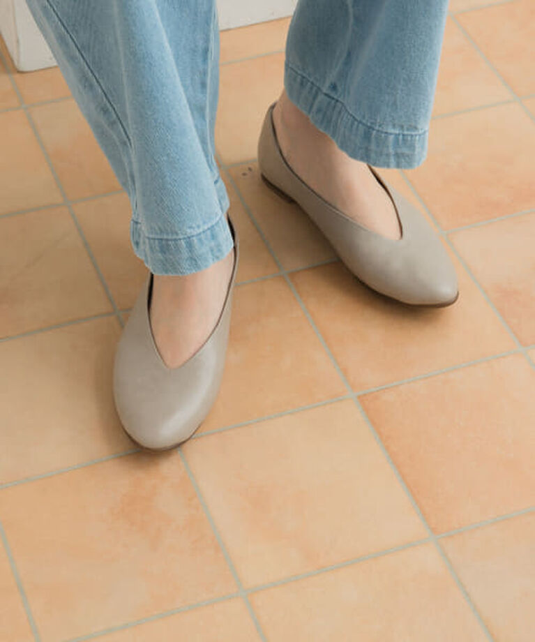 URBAN RESEARCH DOORS「DOORS Vカットパンプス」|パンプス|