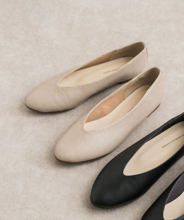 URBAN RESEARCH DOORS「DOORS Vカットパンプス」|パンプス|