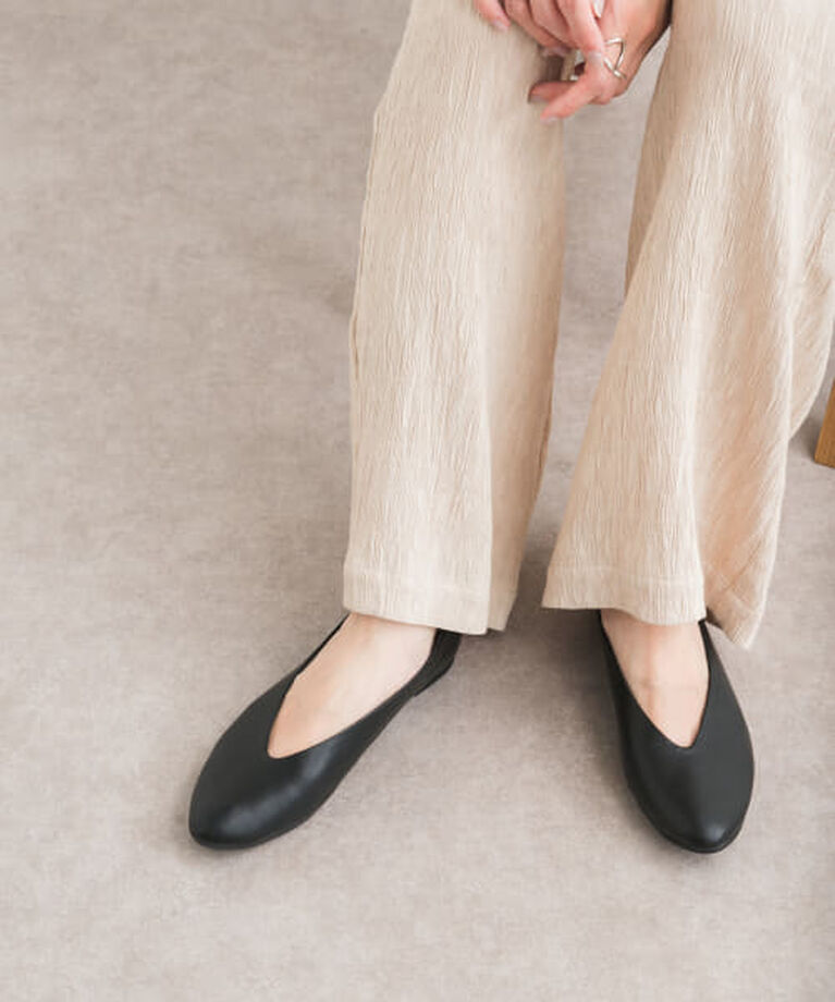 URBAN RESEARCH DOORS「DOORS Vカットパンプス」|パンプス|