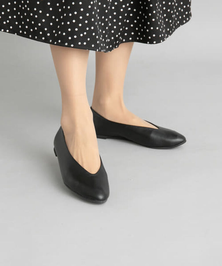 URBAN RESEARCH DOORS「DOORS Vカットパンプス」|パンプス|