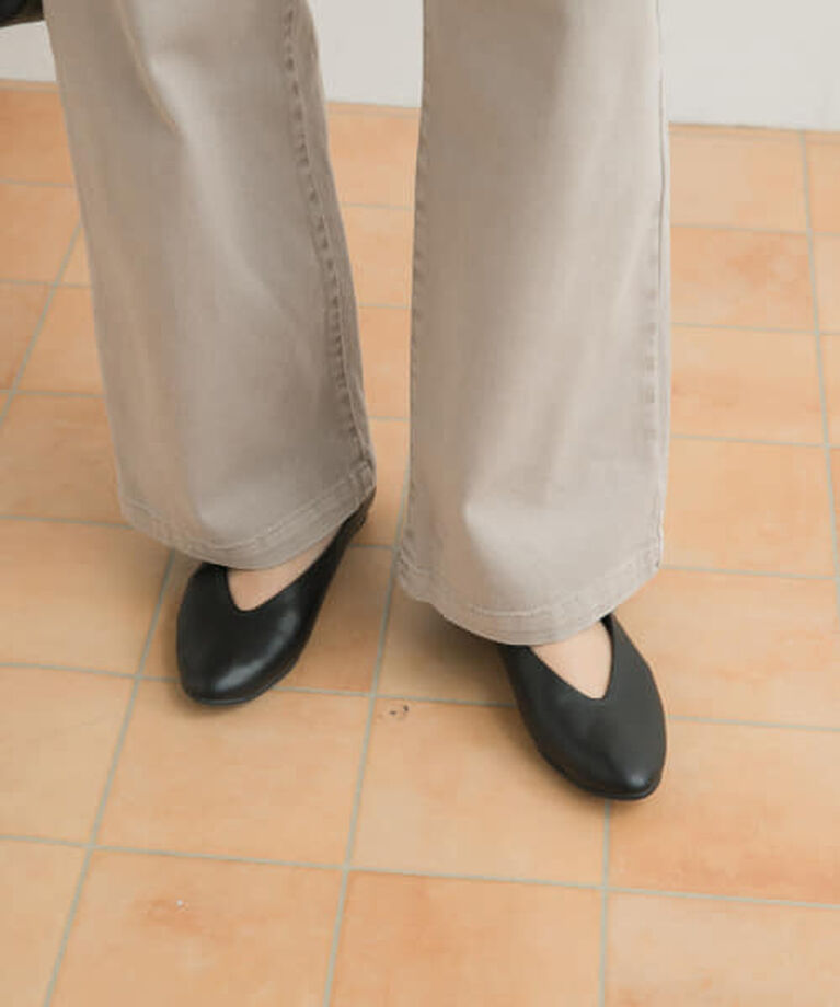 URBAN RESEARCH DOORS「DOORS Vカットパンプス」|パンプス|