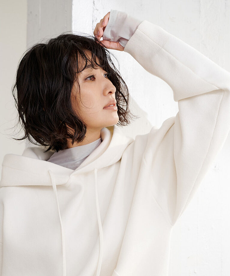 ur's「フィンガーホール付シアーハイネックプルオーバー」|Tシャツ・カットソー|ライトグレー