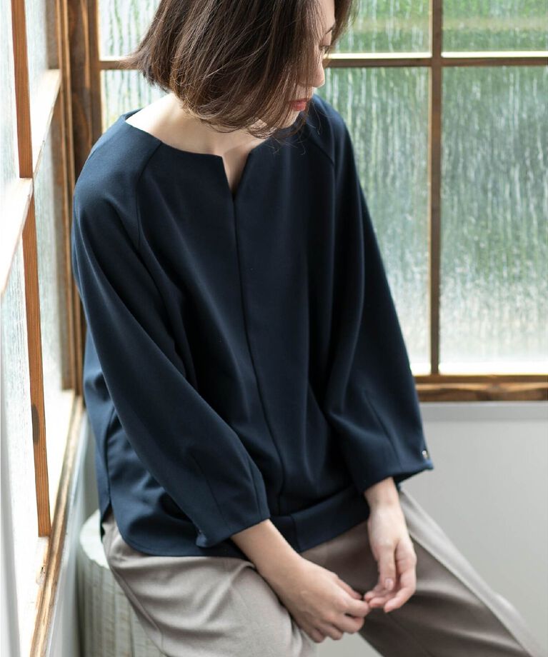 OPAQUE.CLIP「UV 袖口金ボタンキーネックトップス【吸水速乾/洗濯機洗い可】」|Tシャツ・カットソー|ネイビー(094)