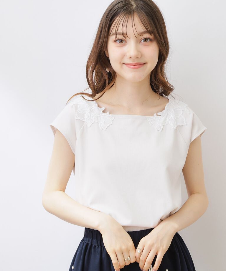 Couture broach「【接触冷感・UV・アンチピリング】フレンチスリーブエンブロカットソー」|Tシャツ・カットソー|ｵﾌﾎﾜｲﾄ(003)