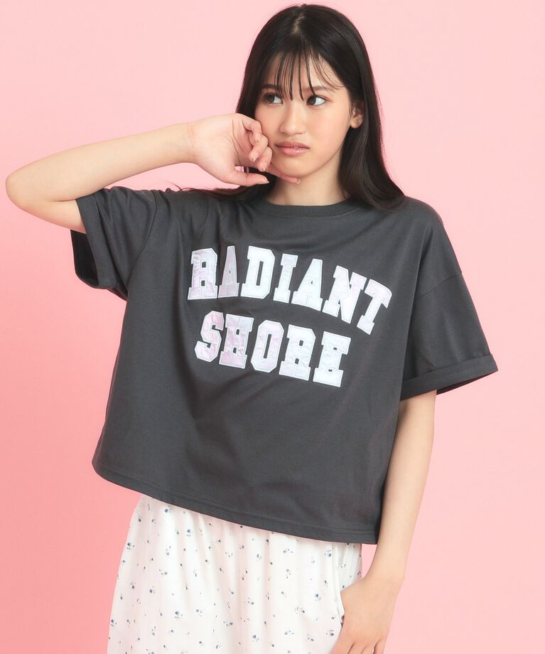 PINK-latte「サテンアップリケカレッジTシャツ」|Tシャツ・カットソー|チャコールグレー(0